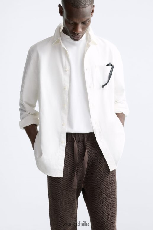 ropa cl Zara hombres pantalones con textura de crochet chocolate JJ06N4959