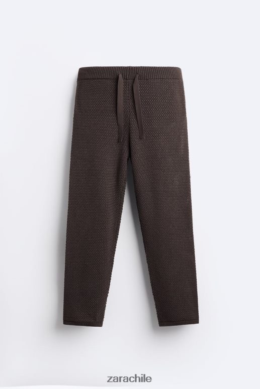 ropa cl Zara hombres pantalones con textura de crochet chocolate JJ06N4959