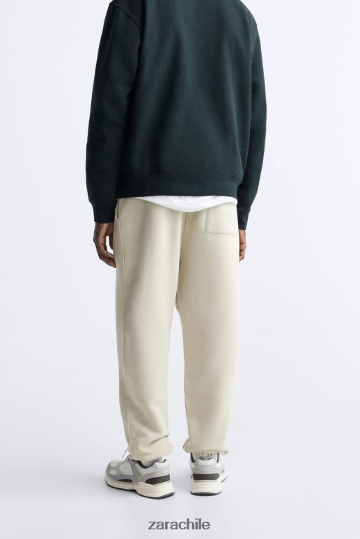 ropa cl Zara hombres pantalon jogger basico bronceado oscuro JJ06N41080