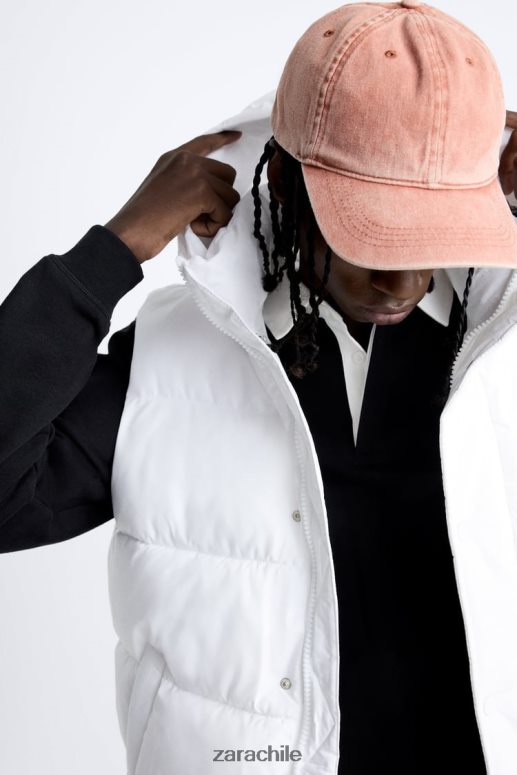 ropa cl Zara hombres chaleco acolchado con capucha blanco JJ06N41112