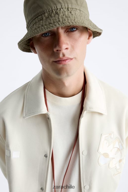 ropa cl Zara hombres chaqueta de gamuza sintética bordada ostra blanca JJ06N41128