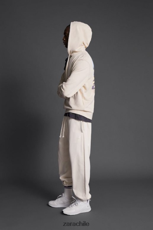 ropa cl Zara hombres sudadera con capucha y estampado hatthanan crudo JJ06N41077