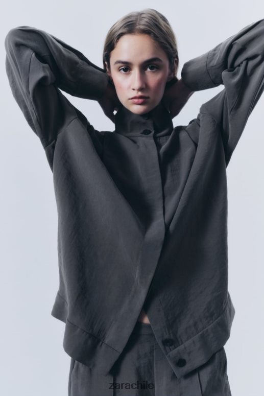 ropa cl Zara mujer sobrecamisa plisada gris JJ06N4922