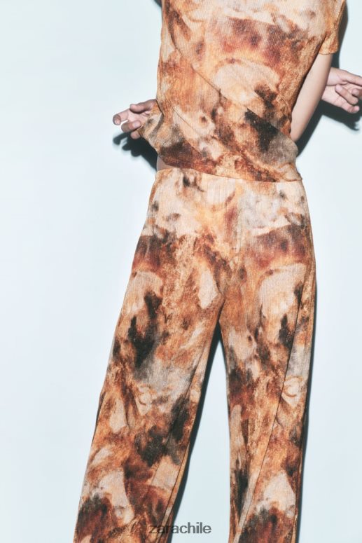 ropa cl Zara mujer top con estampado plisado caqui JJ06N4923