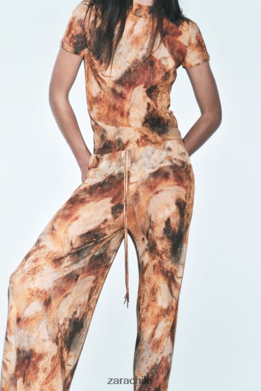 ropa cl Zara mujer top con estampado plisado caqui JJ06N4923