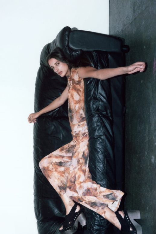 ropa cl Zara mujer top con estampado plisado caqui JJ06N4923