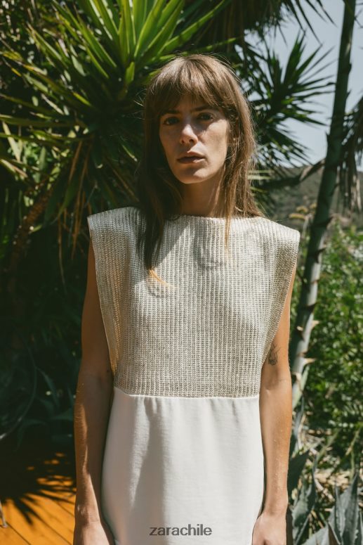 ropa cl Zara mujer chaleco metalizado en contraste crudo JJ06N4252