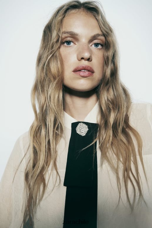 ropa cl Zara mujer camisa con corbata y aspecto arrugado crudo JJ06N4293