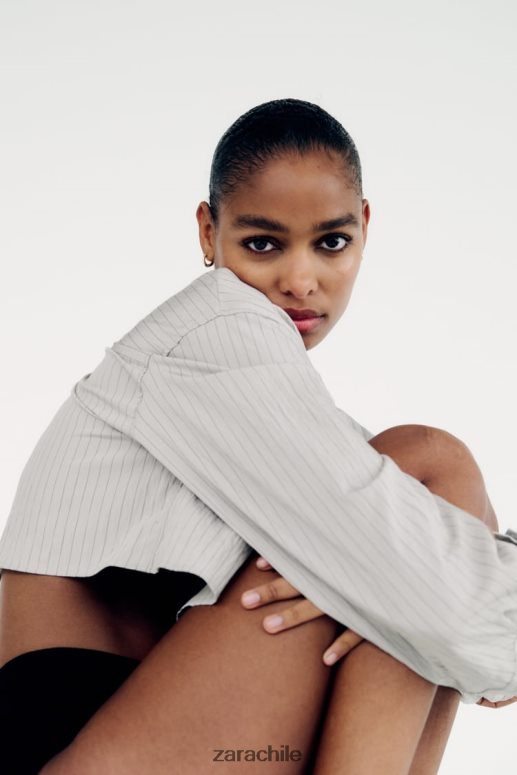 ropa cl Zara mujer camisa corta a rayas gris JJ06N4357