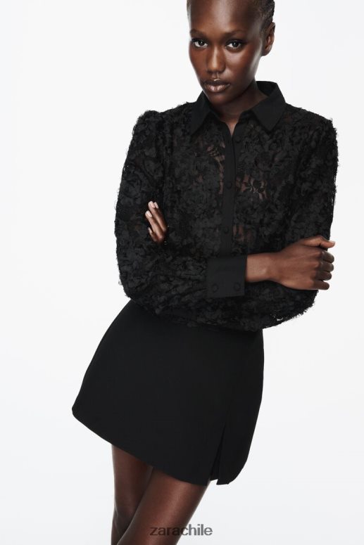 ropa cl Zara mujer camisa corta texturizada floral negro JJ06N4340