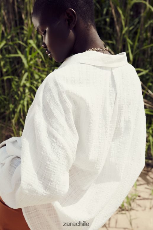ropa cl Zara mujer camisa oversize de tejido rústico blanco JJ06N4431