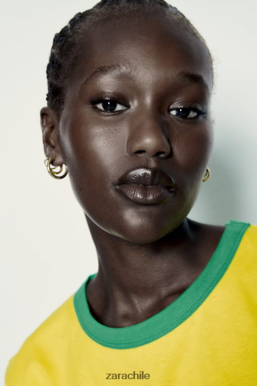 ropa cl Zara mujer camiseta con texto amarillo JJ06N4473