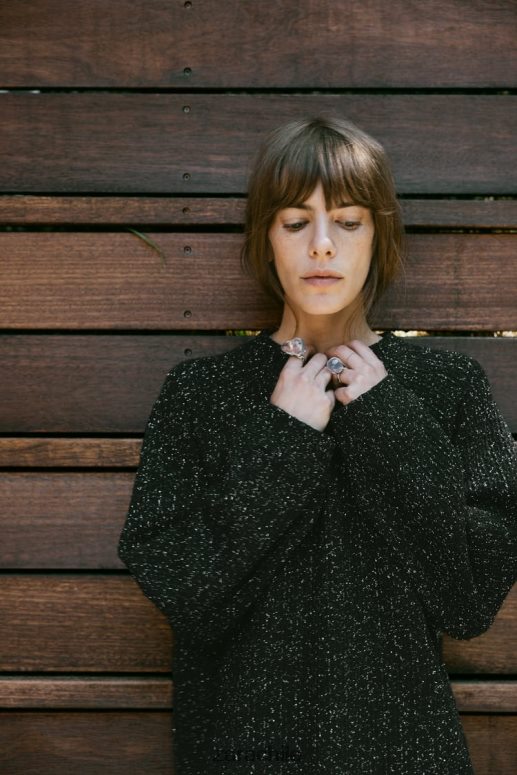 ropa cl Zara mujer sudadera oversize con hilo metalizado negro JJ06N4465