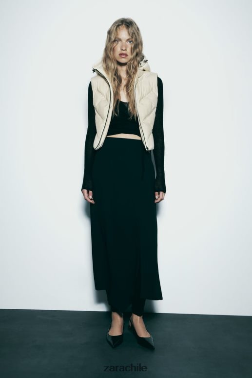 ropa cl Zara mujer chaleco acolchado repelente al agua y protección contra el viento blanco negro JJ06N4199