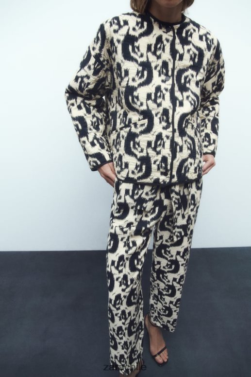 ropa cl Zara mujer chaqueta acolchada con estampado animal crudo/negro JJ06N4107