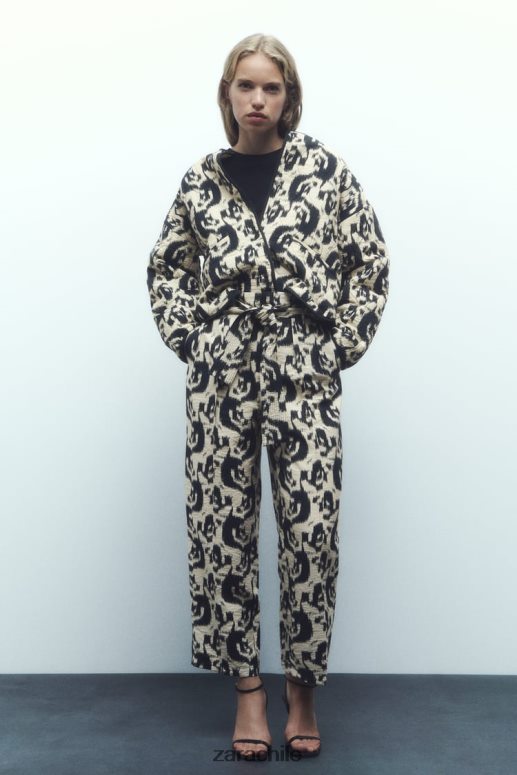 ropa cl Zara mujer chaqueta acolchada con estampado animal crudo/negro JJ06N4107