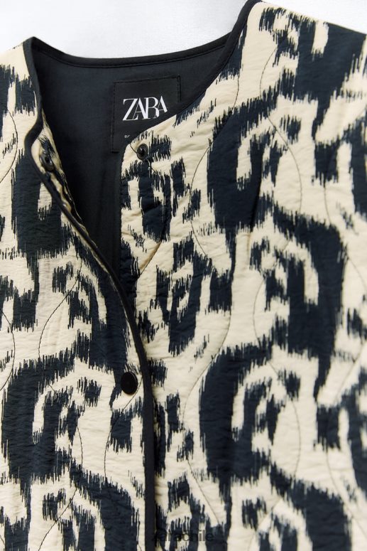 ropa cl Zara mujer chaqueta acolchada con estampado animal crudo/negro JJ06N4107