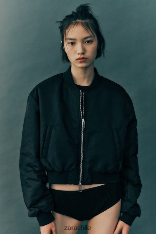 ropa cl Zara mujer chaqueta bomber corta de nailon negro JJ06N415