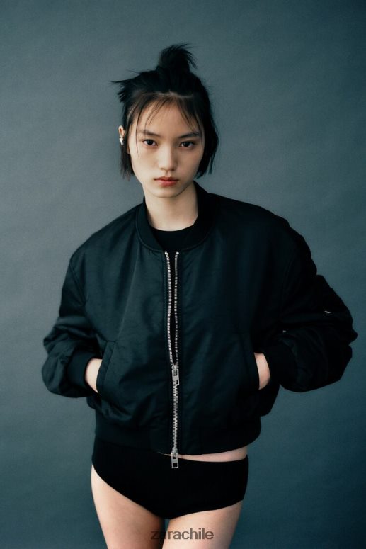 ropa cl Zara mujer chaqueta bomber corta de nailon negro JJ06N415