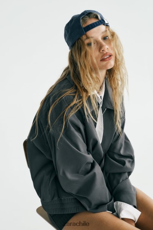 ropa cl Zara mujer chaqueta bomber repelente al agua de corte recto gris oscuro JJ06N464