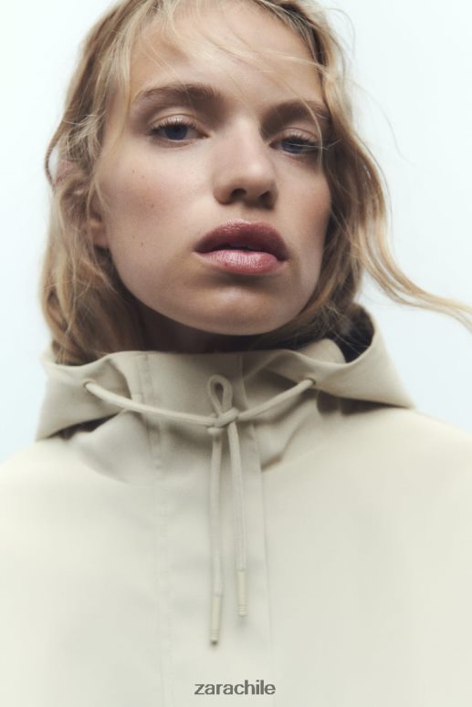 ropa cl Zara mujer impermeable de goma con protección contra el agua y el viento crudo JJ06N440