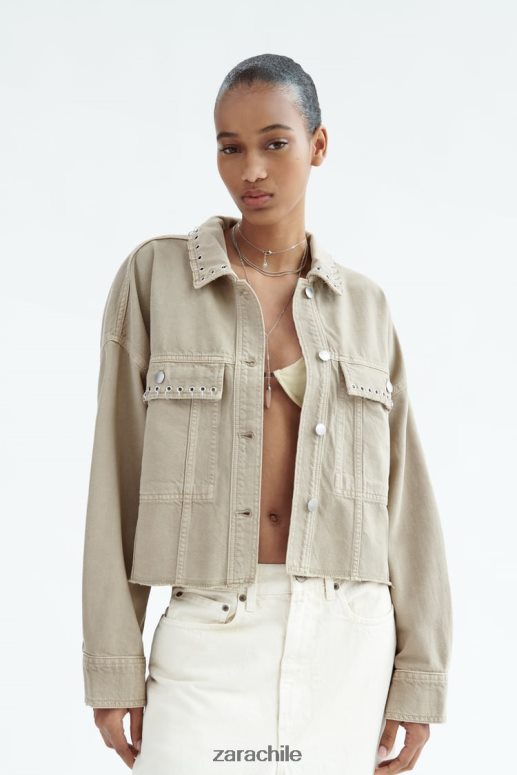 ropa cl Zara mujer sobrecamisa corta con piercings arena JJ06N4102