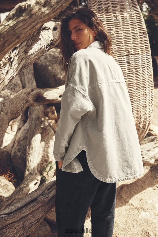 ropa cl Zara mujer sobrecamisa oversize con bolsillos caqui medio JJ06N459