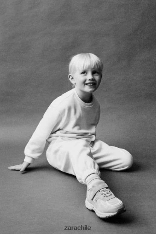 ropa cl Zara niños sudadera bordada crudo JJ06N41565